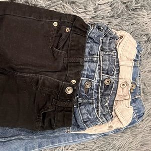 5 pairs of size 2 Toddler. Children’s place skinny jeans. 3blue 1 blk, 1 grey